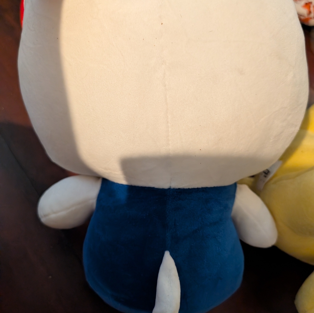 Large Hello Kitty Plush - Picture 6 of 8